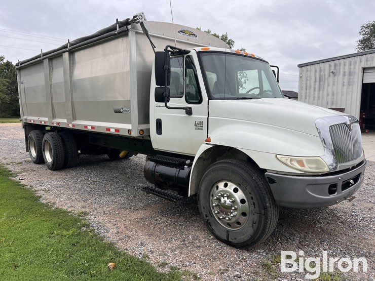 2004-international-durastar-4400-image-3
