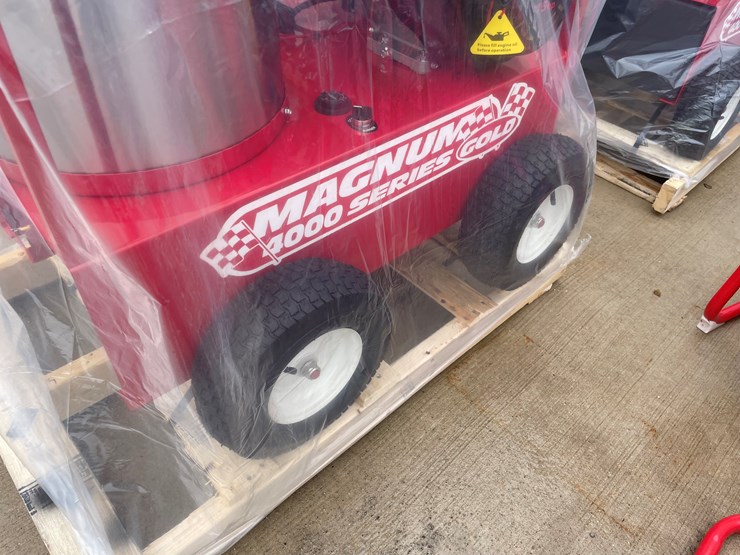 #6260-•-2025-magnum-4000-series-gold-hot-water-pressure-washer-image-9