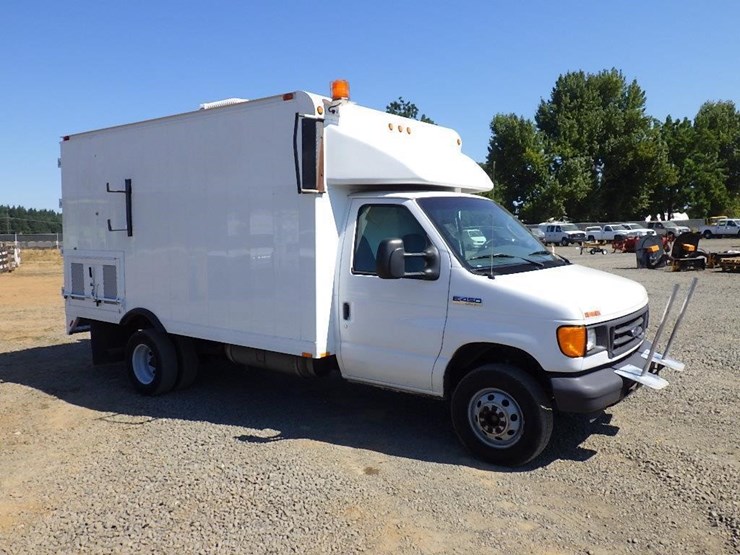 2006-utility-van-image-2