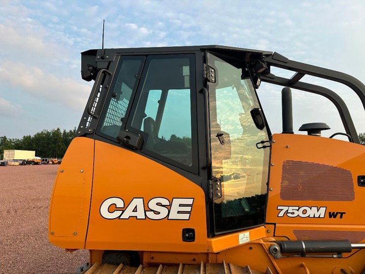 2020-case-750m-image-22