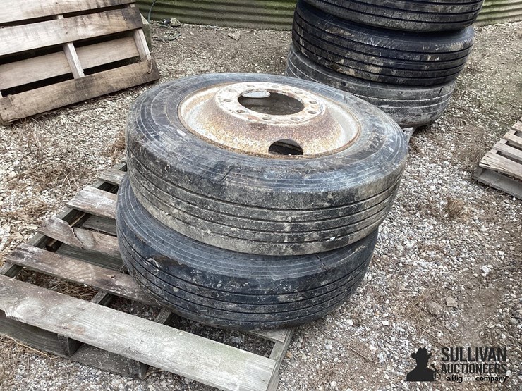 255/70r22.5-tires-&-rims-image-2
