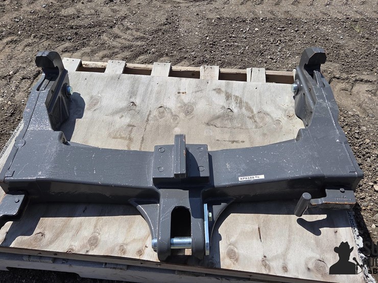 unused-massey-ferguson-cat.-3-quick-hitch-image-3