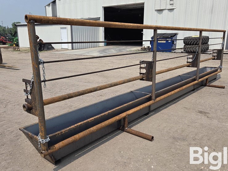 24'-free-standing-panel-w/-feed-trough-image-7