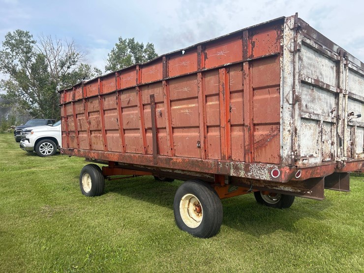 bradford-custom-grain-wagon-image-3