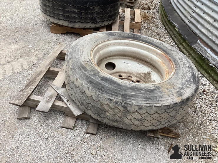 285/75r24.5-tire-&-rim-image-5