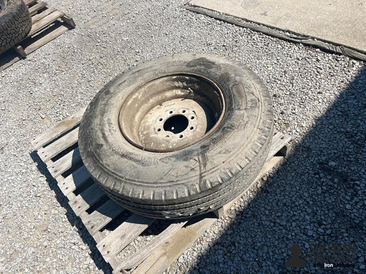 10r17.5-tire-&-rim-image-12