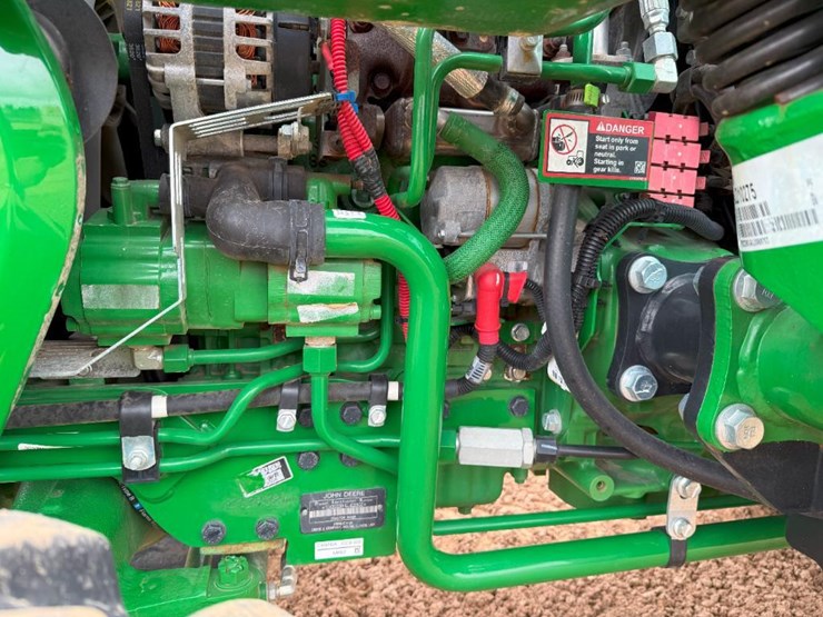 2020-john-deere-3033r-image-31