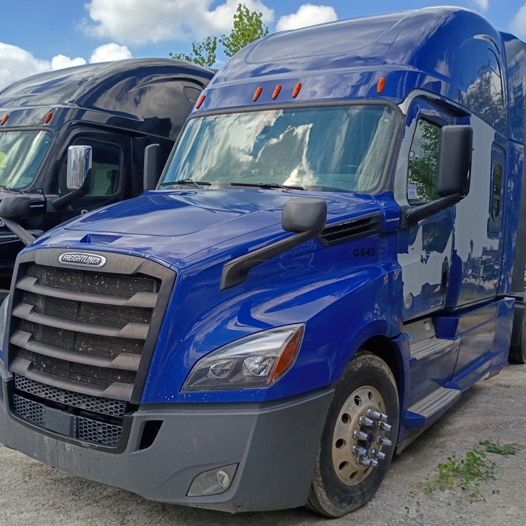 2019 FREIGHTLINER CASCADIA 126