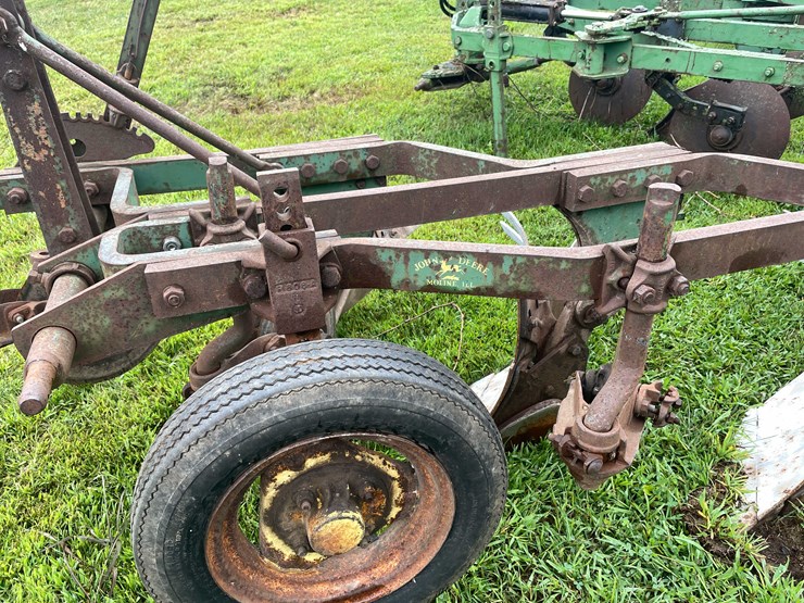 #7462-•-john-deere-moldboard-plow-image-10