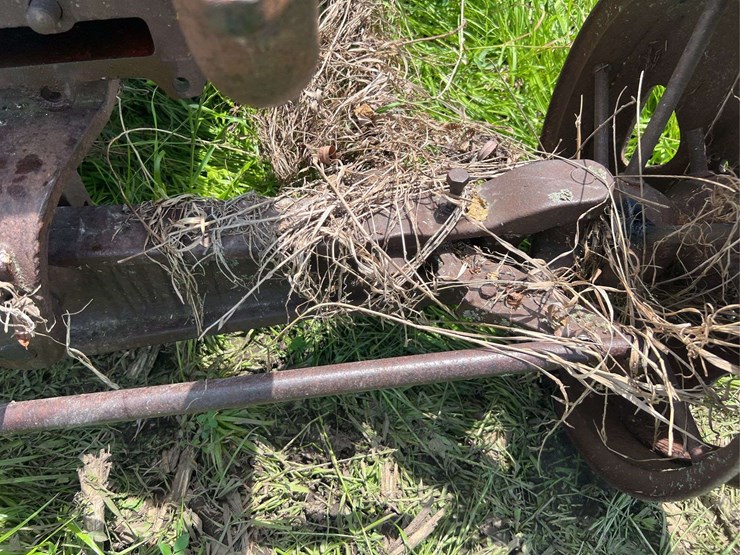john-deere-unstyled-model-d-image-13