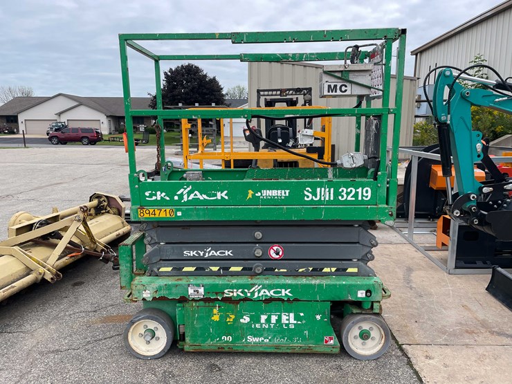#1368-•-19'-scissor-lift-(o2)-image-1