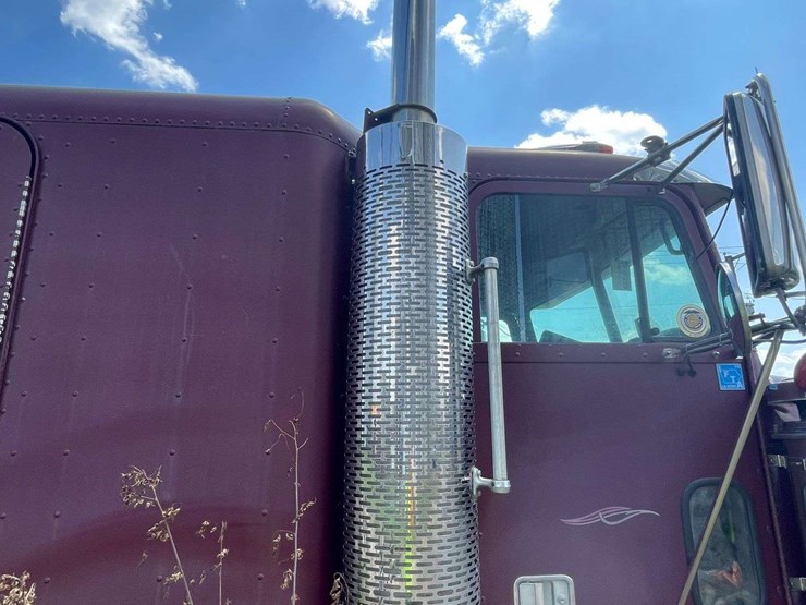 freightliner-semi-image-26