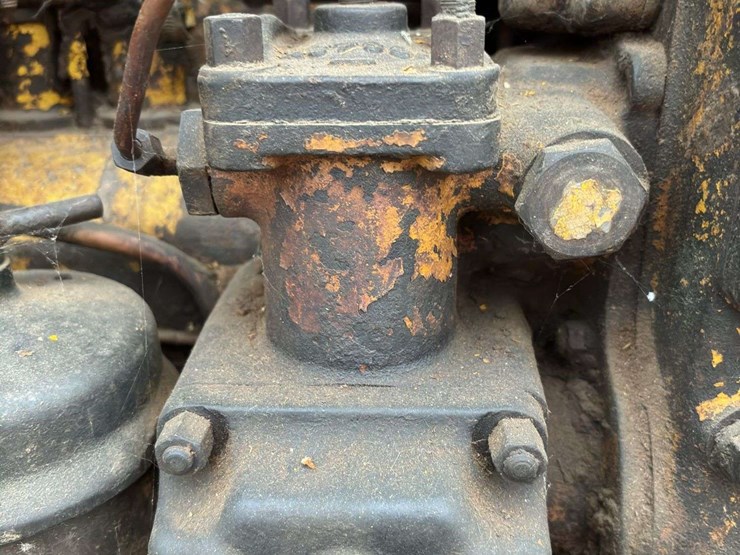 caterpillar-forty-diesel-crawler-image-23