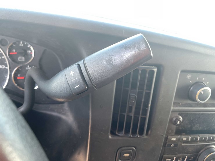 #1296-•-2012-gmc-savana-box-truck-(has-wi-title)-(of)-image-28