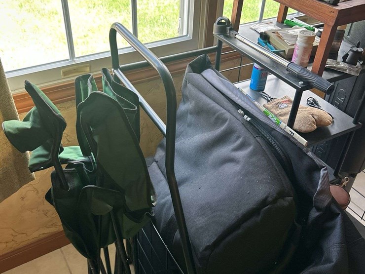 lot-of-golf-accessories/decor-image-9