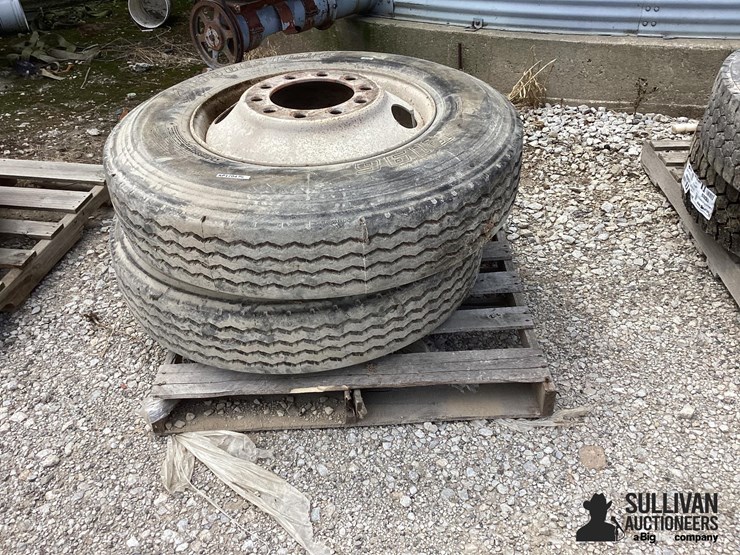 11r24.5-tires-&-rims-image-2