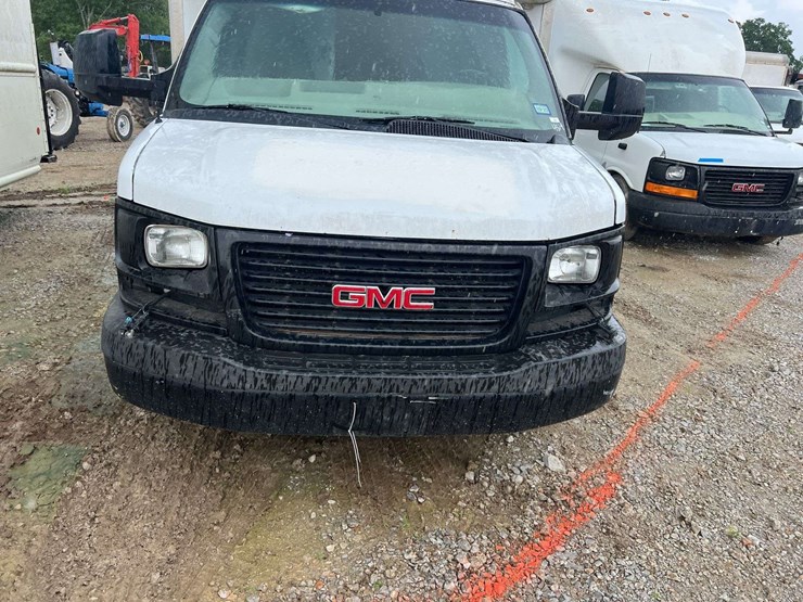 2013-gmc-3500-image-7