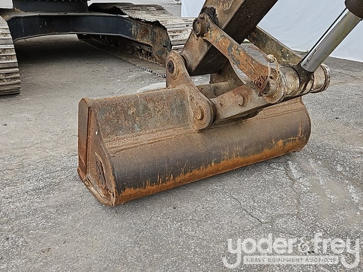 2011-deere-250g-lc-image-21