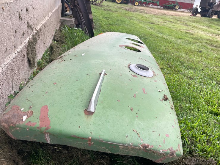 #7488-•-john-deere-tractor-hood-image-3