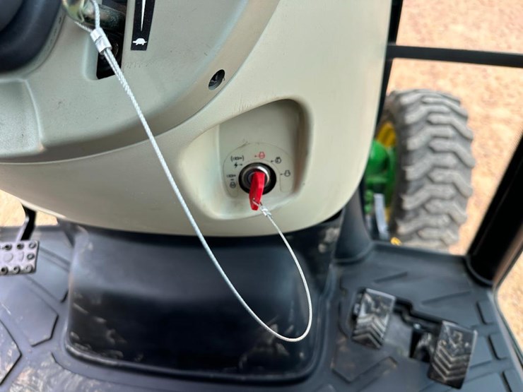 2018-john-deere-3033r-image-47