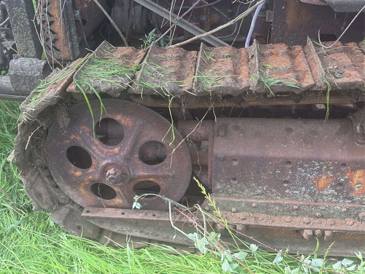 oliver-cleatrac-adh-crawler-image-21