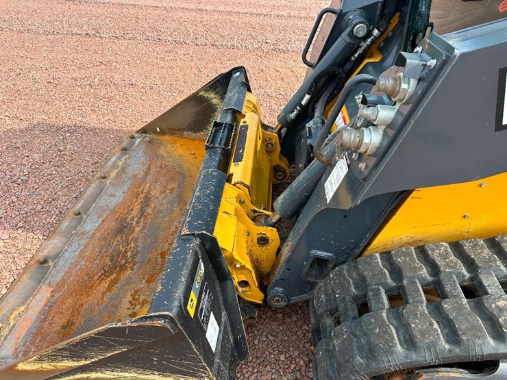 2023-deere-317g-image-14