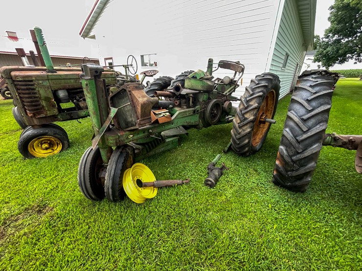 #6674-•-john-deere-parts-tractor-image-1
