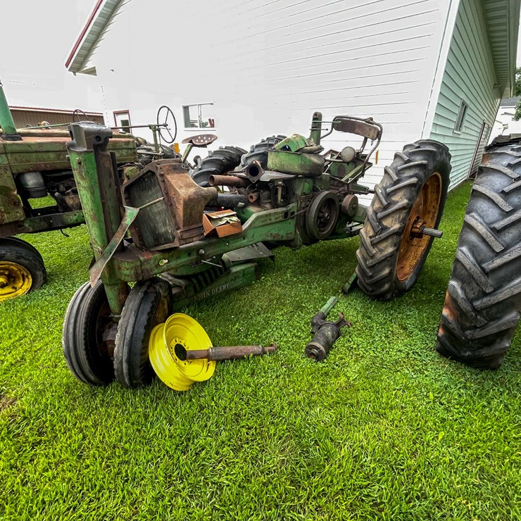 #6674 • John Deere Parts Tractor
