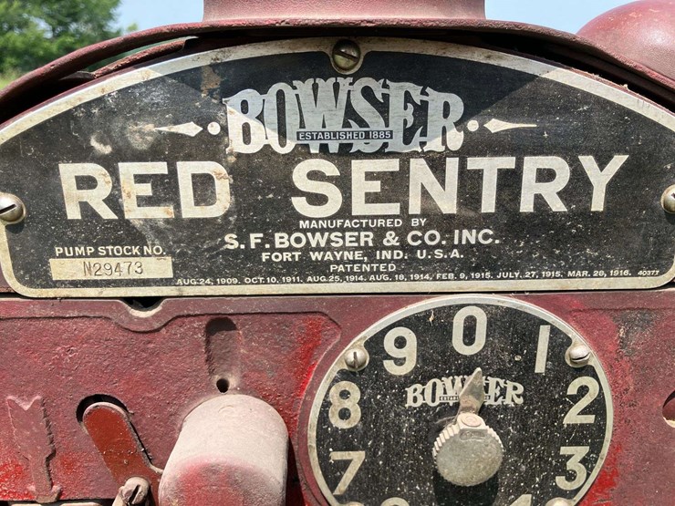 bowser-gas-pump-image-7