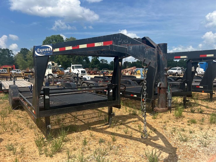 2013-c-&-m-7'-x-20'-t/a-gooseneck-trailer-image-6