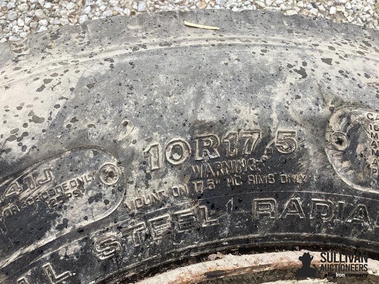 10r17.5-tire-&-rim-image-4