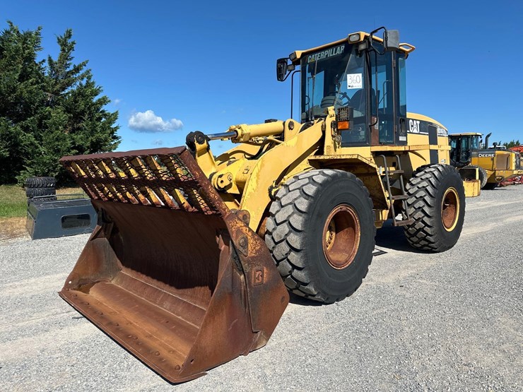 caterpillar-938g-image-1
