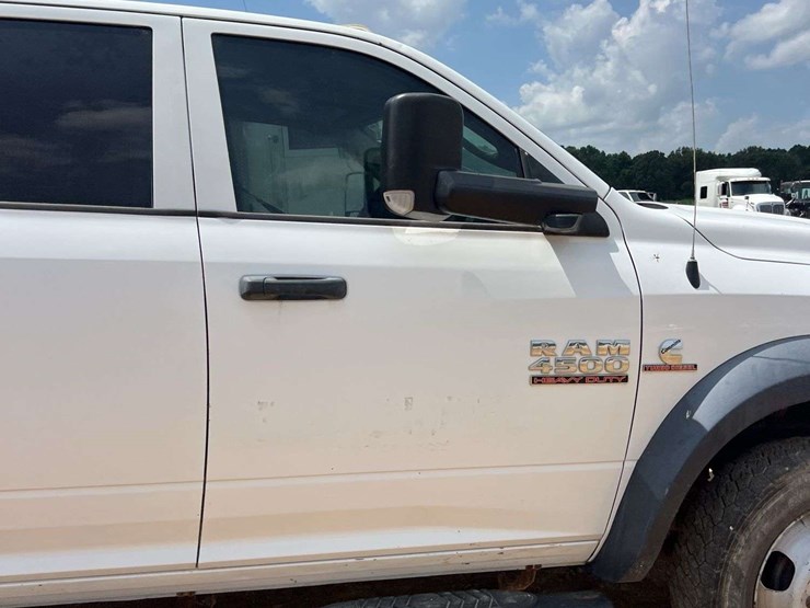 2018-dodge-ram-4500-image-19