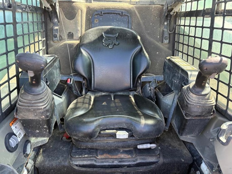 2017-bobcat-t750-image-21