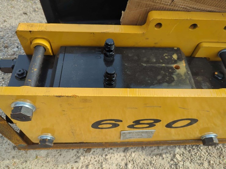 skid-steer-post-driver---cfg-industrial---pd680-pz-image-4