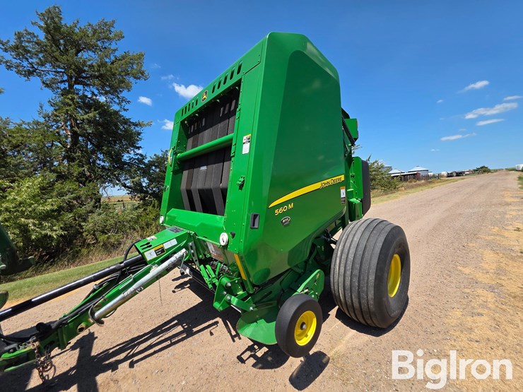 2019-john-deere-560m-image-1