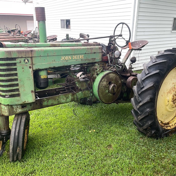 #6675 • John Deere Parts Tractor