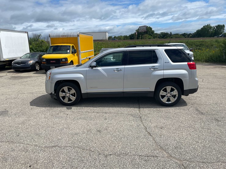 #1292-•-2015-gmc-terrain-awd-(has-wi-title)-(of)-image-8