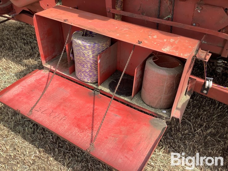 new-holland-1280-small-square-baler-image-9