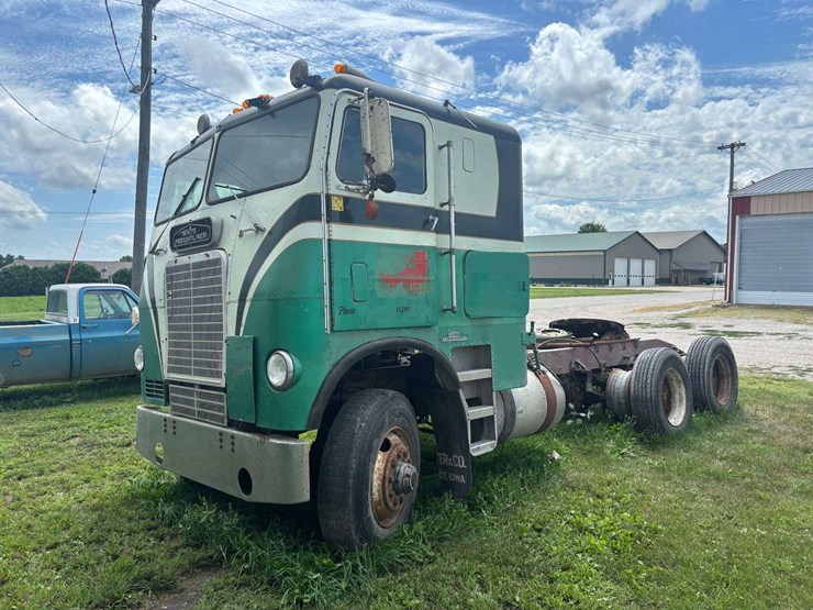white-freightliner-cabover-semi-image-1