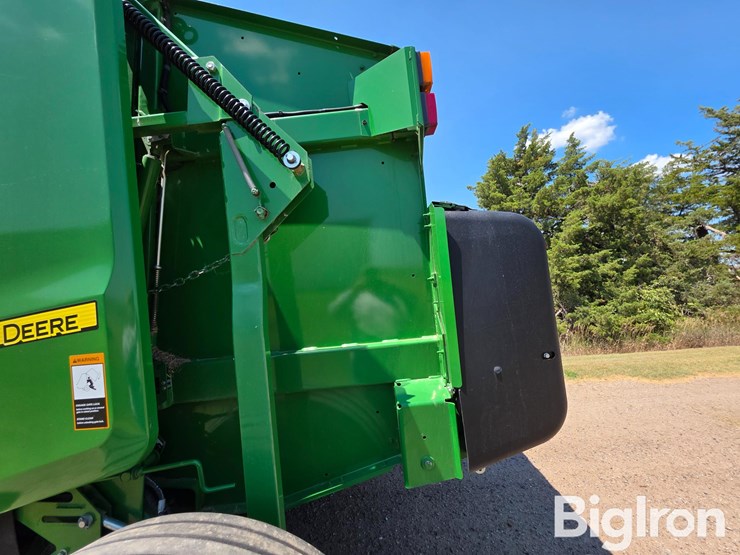 2019-john-deere-560m-image-12