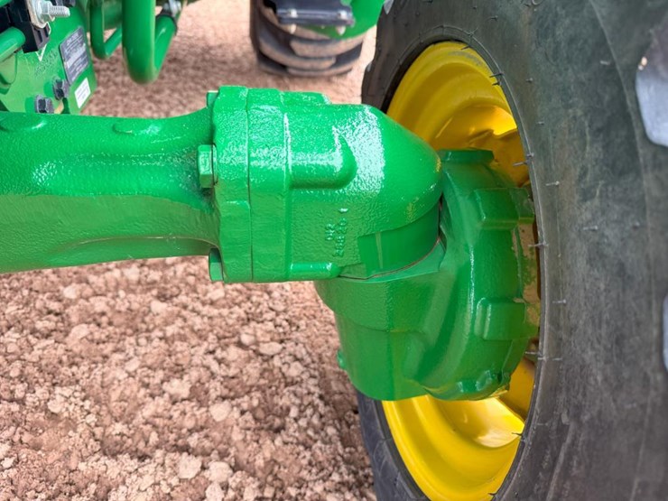 2020-john-deere-3033r-image-34
