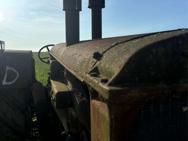 huber-4-cylinder-tractor-image-11