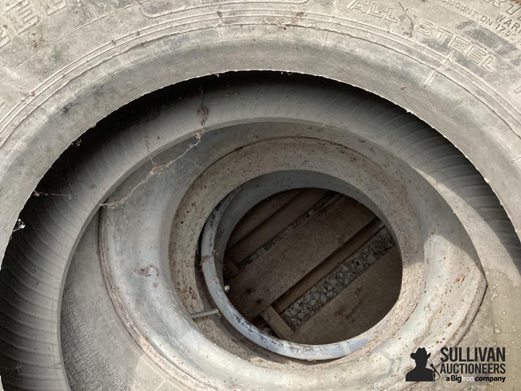11r17.5-tires-&-rims-image-13