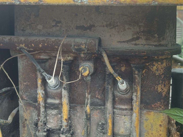 caterpillar-r5-crawler-and-blade-image-17