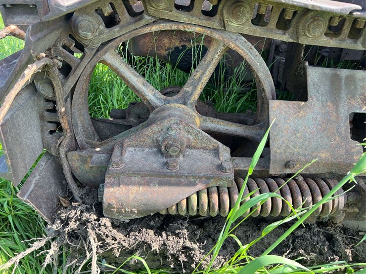 caterpillar-twenty-two-image-47