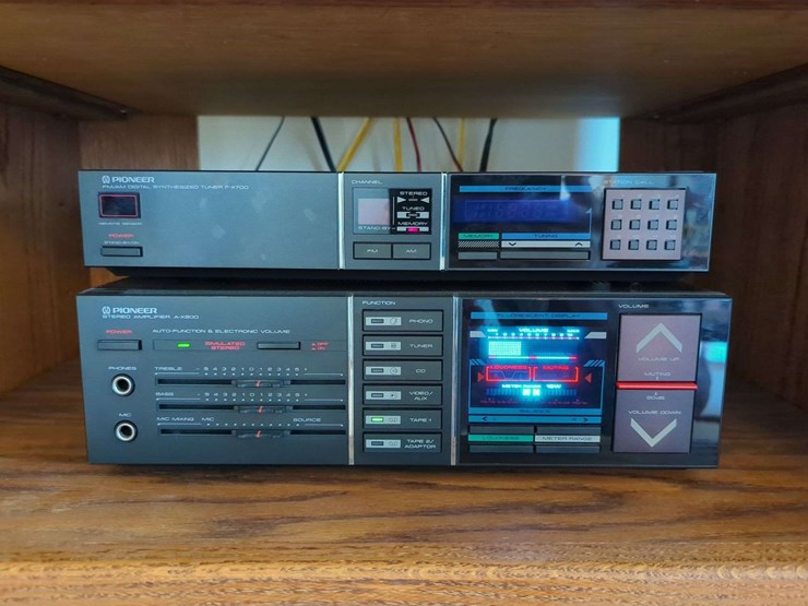 vintage-pioneer-complete-audio-system-lot---receiver/turntable/cd/tape/tuner-and-speakers-with-cabinet-image-4