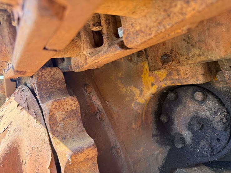caterpillar-d4-air-compressor-tractor-image-28