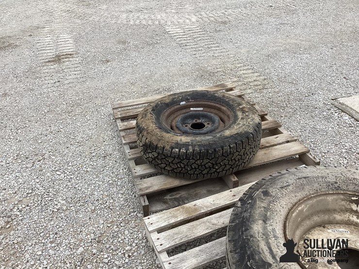 235/75r15-tire-&-rim-image-6