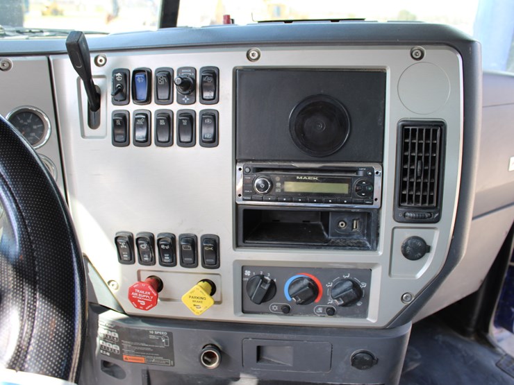 #2201-•-2014-mack-cxu613-roll-off-truck-image-5